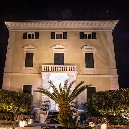 Villa Parisi Grand Hotel Кастільончелло Екстер'єр фото