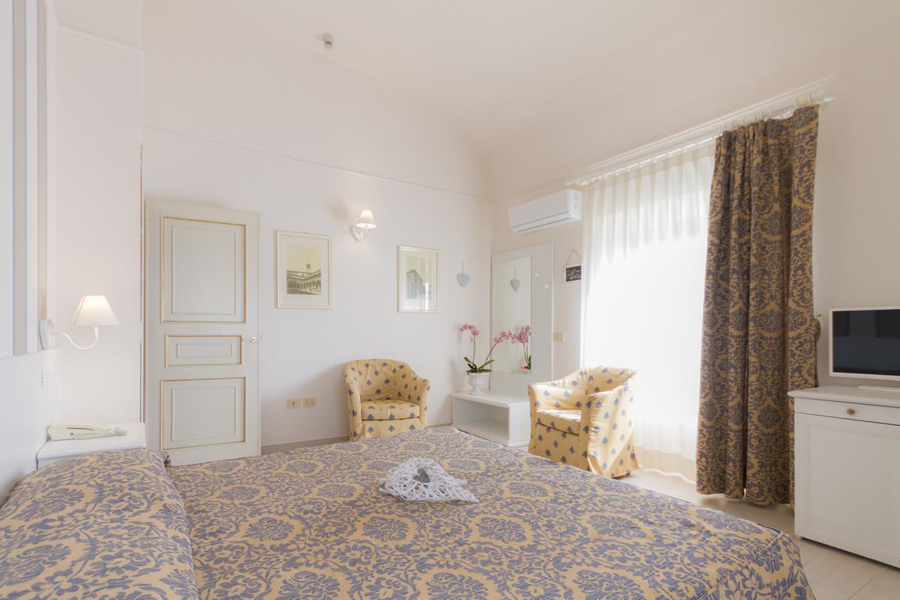 Villa Parisi Grand Hotel Кастільончелло Екстер'єр фото